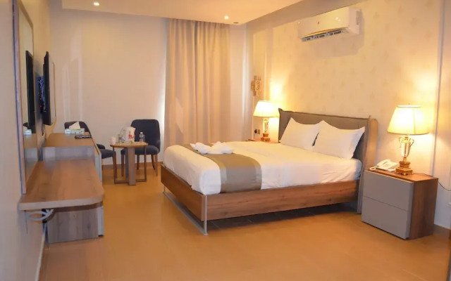 Larissa Suites