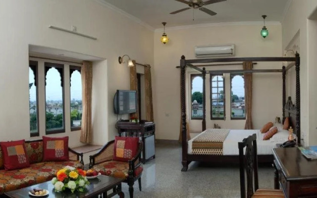 Rajvi Palace Hotel