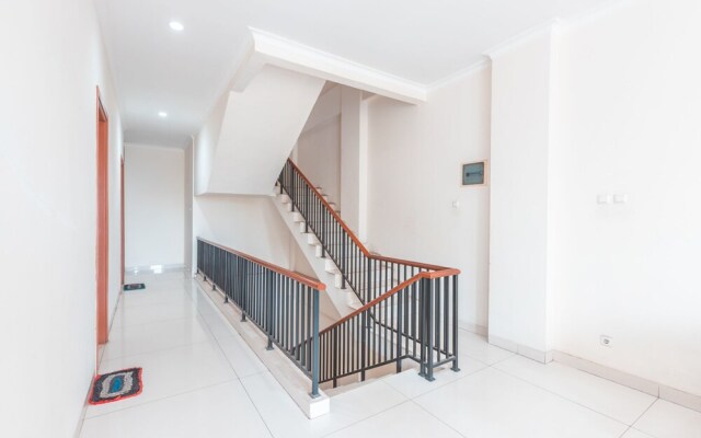 Cempaka Harapan Indah by OYO Rooms