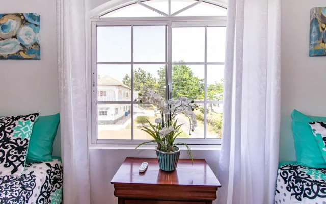 Runaway Bay Gem in Runaway Bay