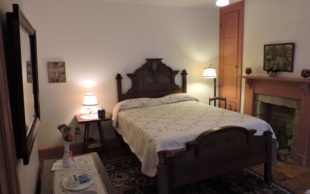 The Noon-Collins Inn