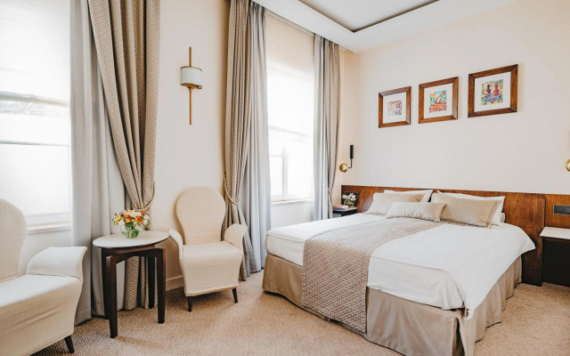 Mamaison Le Regina Boutique Hotel