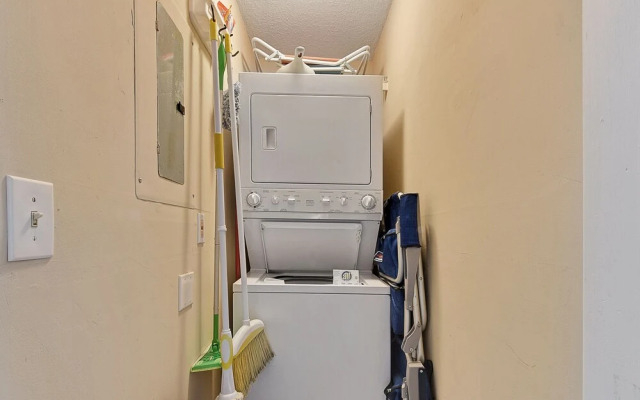 Ocean & Racquet 2303 by Vtrips