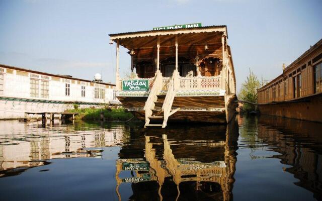 Holiday Inn Group of Houseboat