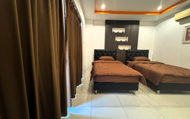 Comfortable Pool-view Studio With Balcony - Pratumnak, Pattaya