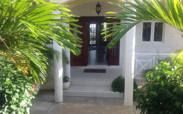Remarkable 3-bed Villa in Christ Church