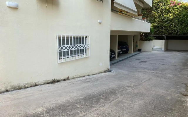 Bright, Cosy Studio close to Glyfada Beach & Center