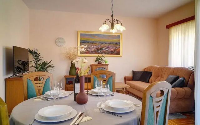 Comfortable Home With Private Covered Balcony