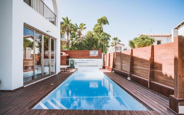 SunnyVillas: 4BR Villa☆Private Pool + Jacuzzi - Villa Amelie
