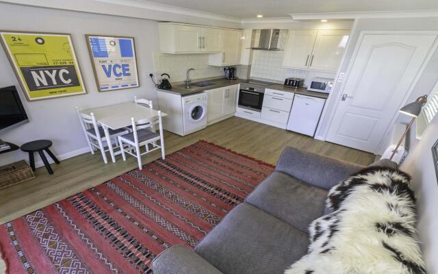 Clifton Court Apt 23 With Seaviews Heated Pool