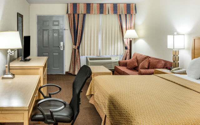 Desert Sands Inn & Suites