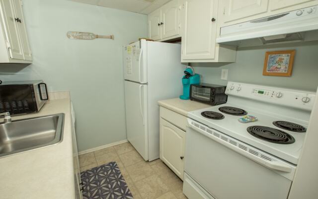SPC 1034 is a Pet Friendly 1 BR with Free Beach Service for 2! by RedAwning