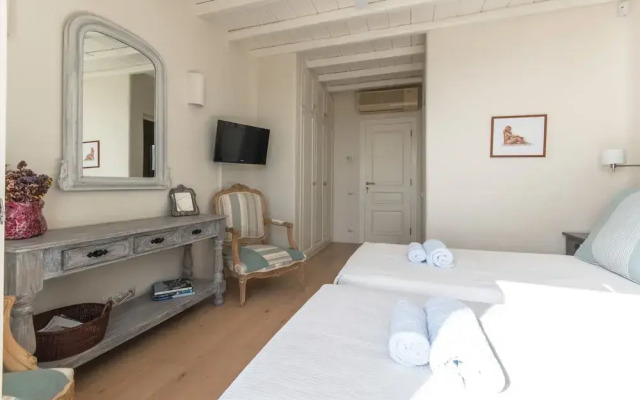 Hera iconic Mykonian Villa