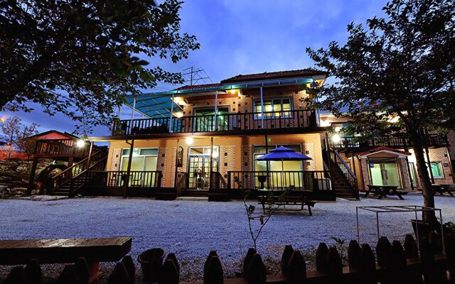 Yeongju Pusoksa Maple Road Pension