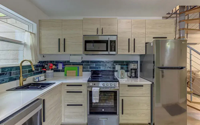 Garden Home Walkable to East Austin Eateries
