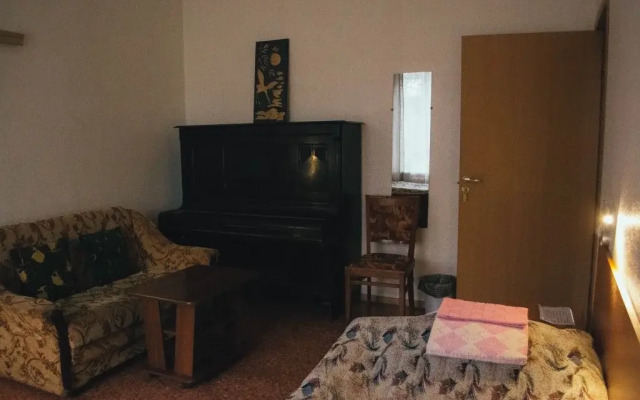 Guest House, Hotel