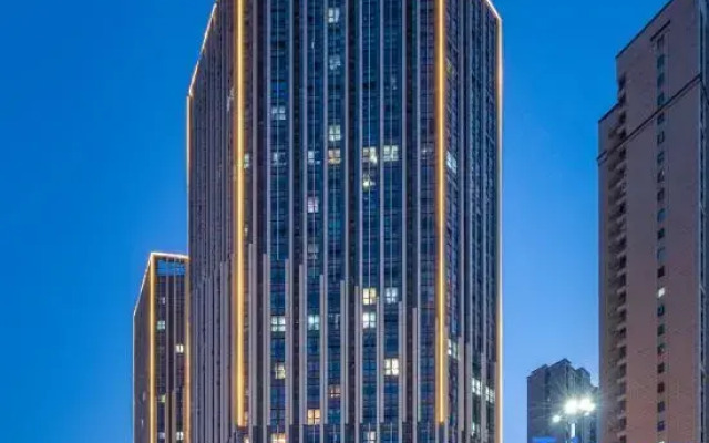 Shangpin Light House Hotel (Zhengzhou University Park Mao Branch)