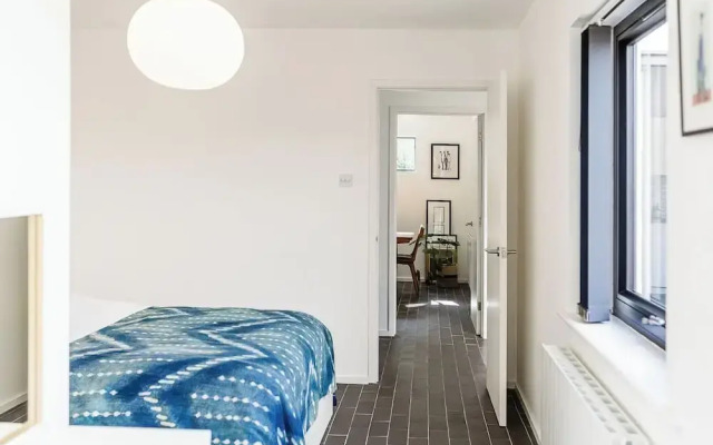 Mid-Century Modern Style 1BD with Garden
