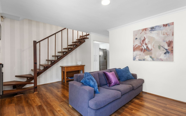 A Perfect Peach - A Sepal Stay – Guest Rooms – Perth