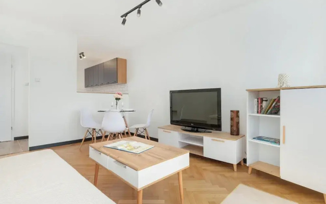 Bright Apartment Gdynia for 4 by Renters