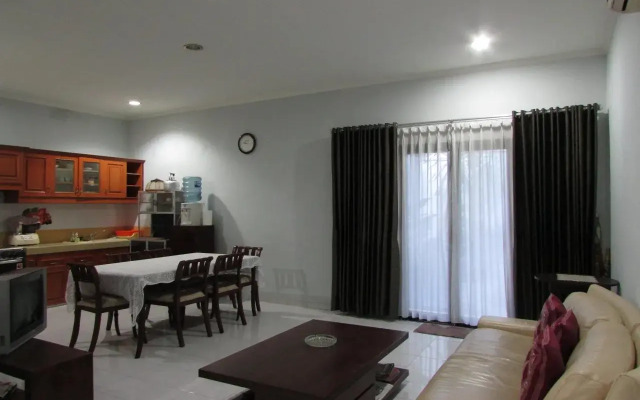Guest House Roemah Nenekoe