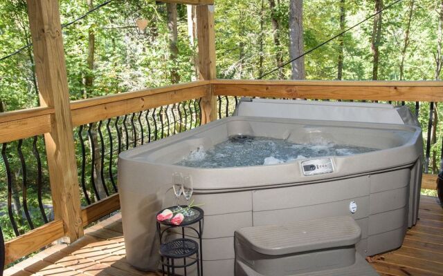 Whispering Waters 1 Bedroom Cabin by Redawning