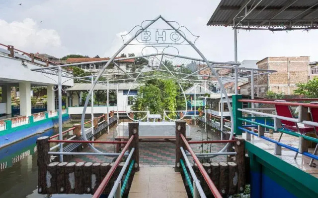 Oyo 2996 Penginapan Villa Balong Bho