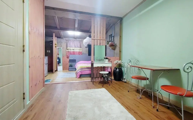 Salmon Village Pension