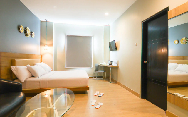 Blue Sky Hotel Petamburan – Guest Rooms – Jakarta