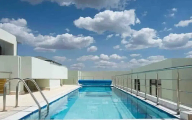 Deluxe 1 Bedroom With A View , Gym & Pool - Kilimani