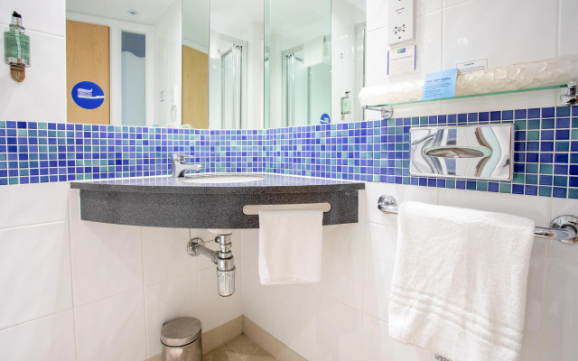 Holiday Inn Express Dunfermline by IHG