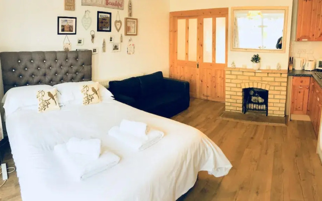 Cosy Inn Self-Contained Studio - Free Parking