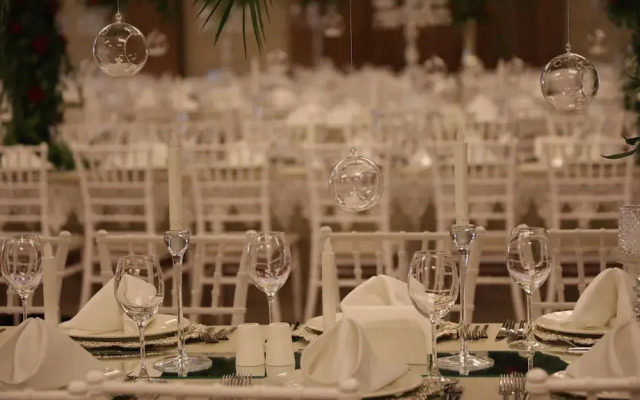 Shimall Deluxe Hotel