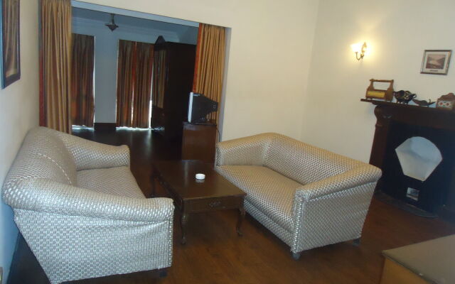 The Earl's Court, Nainital