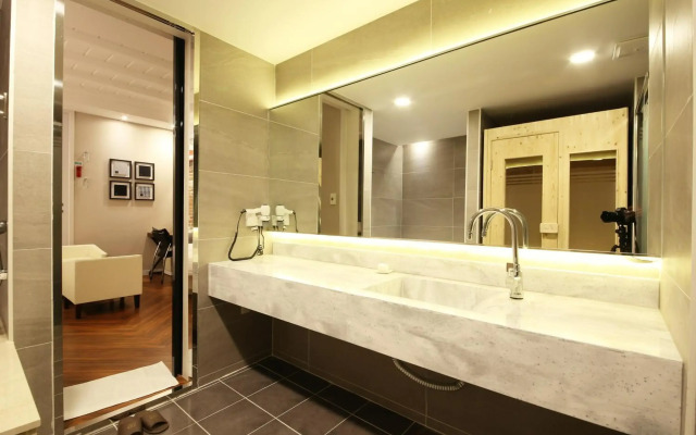 Premium AVA Hotel Sasang