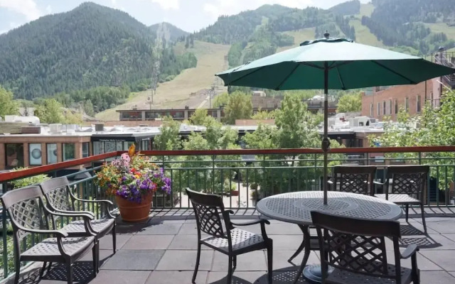 520 Cooper Ave E #305