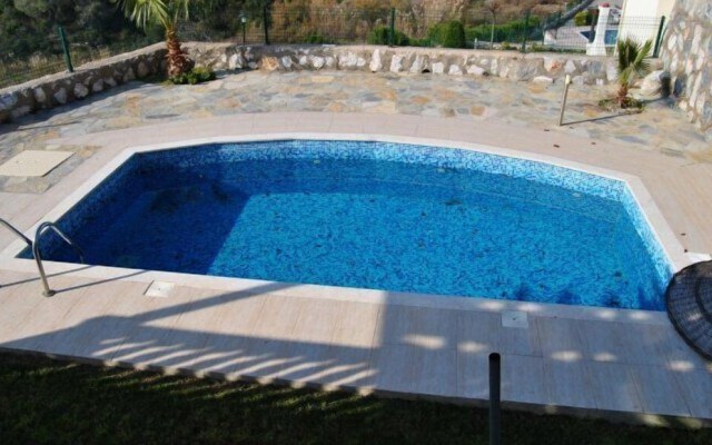Turquoise Homes Adabuku 2 Bedrooms Pool