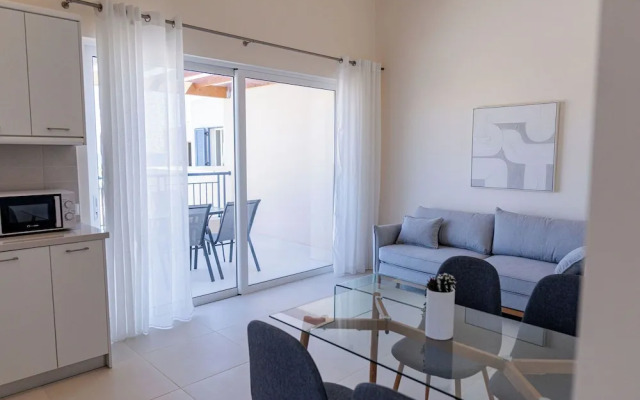 Phaedrus Living: Seaside Thalassa Cretan 201