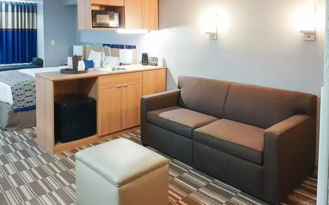 Russell Inn & Suites