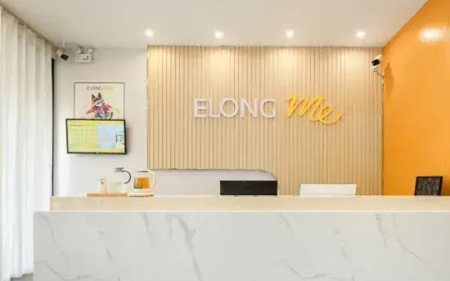 Elong ME Hotel (Liuzhou High-speed Railway Station Liunan Wanda Plaza)