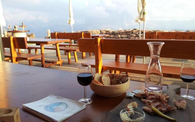 Villa Hubertus Apartments