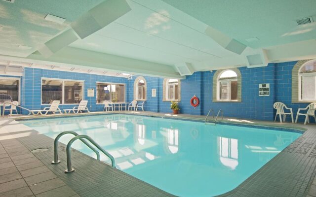 Super 8 by Wyndham Niagara Falls by the Falls