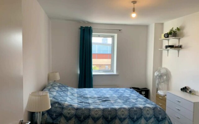 Modern 1BD Flat With Balcony - Mile End