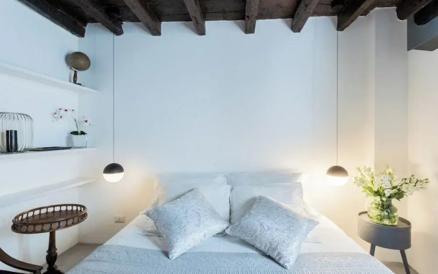 Shades Of Como With Private Terrace by Rent all Como