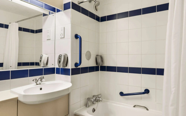 Days Inn by Wyndham Sutton Scotney North