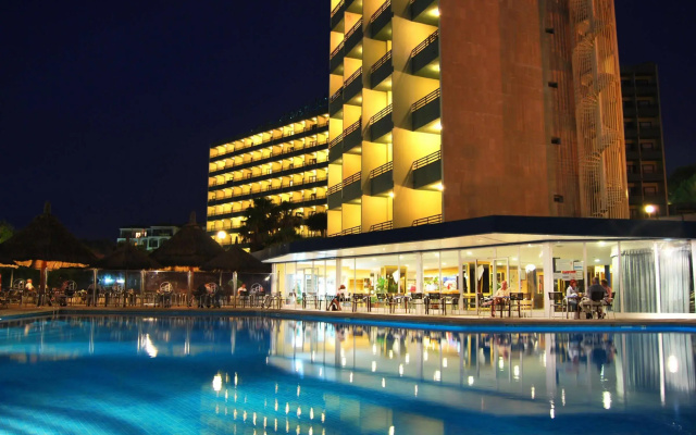 Отель Vibra Beverly Playa