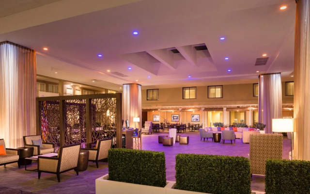 DoubleTree by Hilton Hotel Laurel