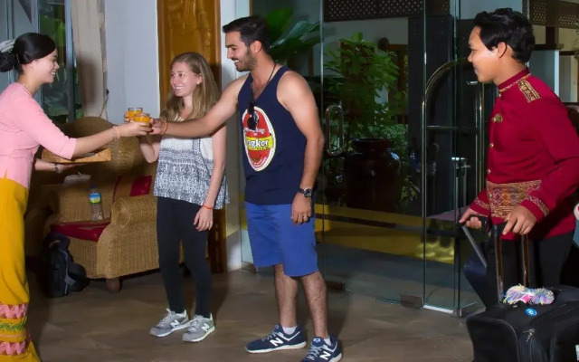 Yadanarpon Dynasty Hotel