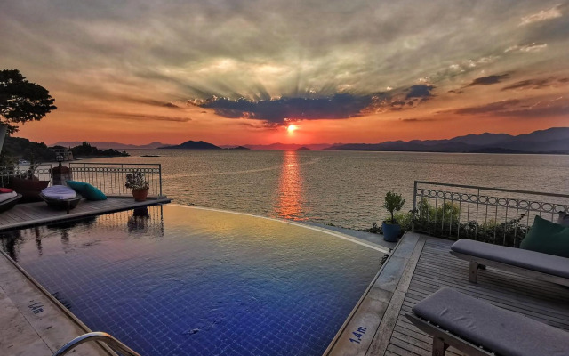 Ece Hotel Sovalye Island