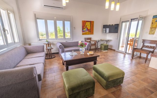 Euphoria Home for 6 with pool and garden